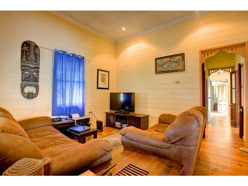 6 Greenslade Street, West End QLD 4810