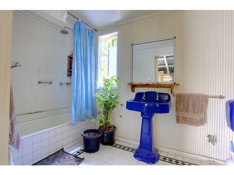 6 Greenslade Street, West End QLD 4810