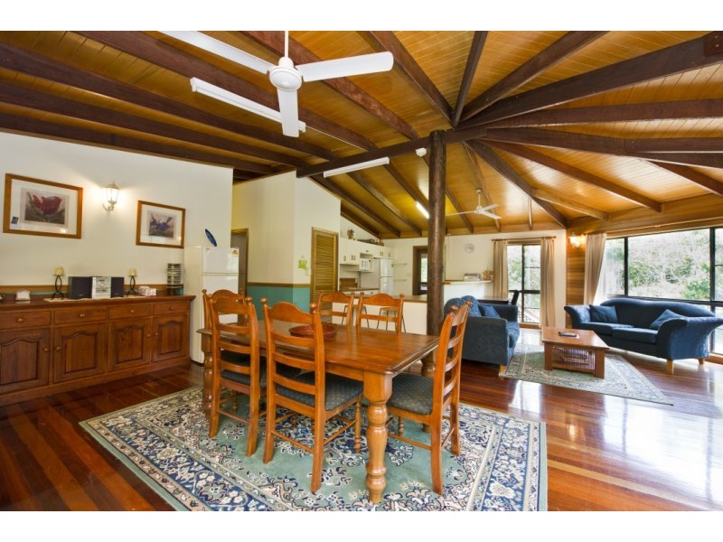 4 Trana Court Nelly Bay, Magnetic Island QLD 4819