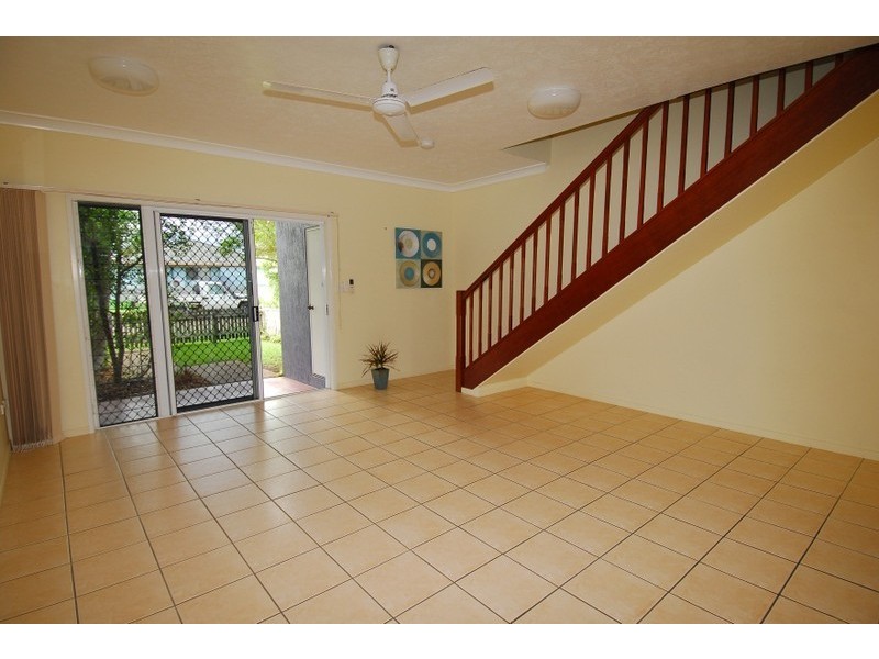 2/14  Tuffley Street, West End QLD 4810