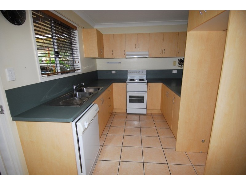 2/14  Tuffley Street, West End QLD 4810