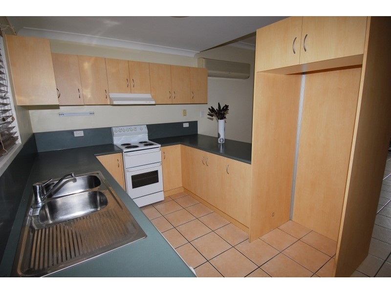 2/14  Tuffley Street, West End QLD 4810