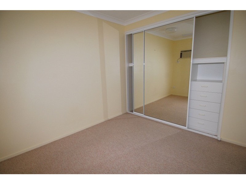 2/14  Tuffley Street, West End QLD 4810