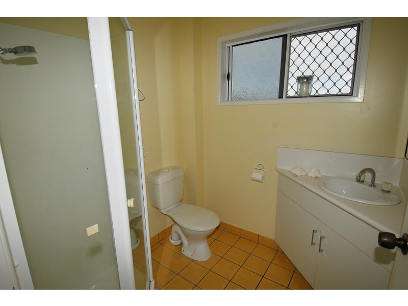 2/14  Tuffley Street, West End QLD 4810