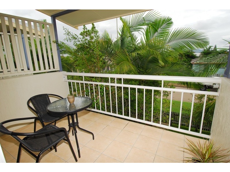 2/14  Tuffley Street, West End QLD 4810