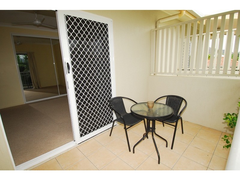 2/14  Tuffley Street, West End QLD 4810