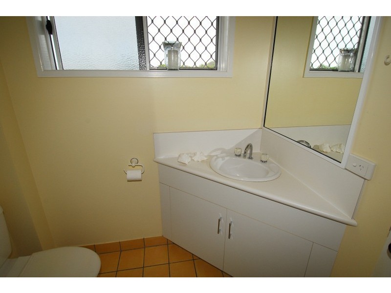 2/14  Tuffley Street, West End QLD 4810