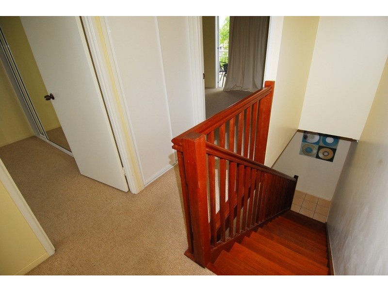 2/14  Tuffley Street, West End QLD 4810