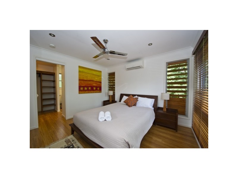 18 Yates Street, Nelly Bay, Magnetic Island QLD 4819
