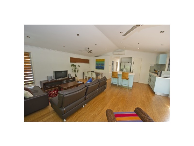 18 Yates Street, Nelly Bay, Magnetic Island QLD 4819