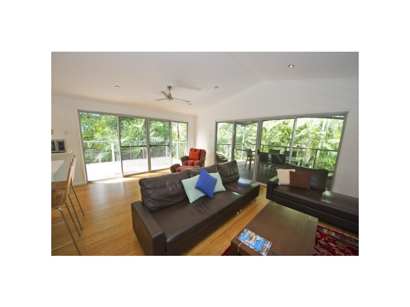 18 Yates Street, Nelly Bay, Magnetic Island QLD 4819
