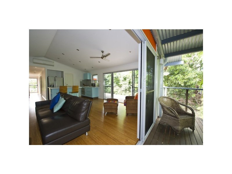 18 Yates Street, Nelly Bay, Magnetic Island QLD 4819