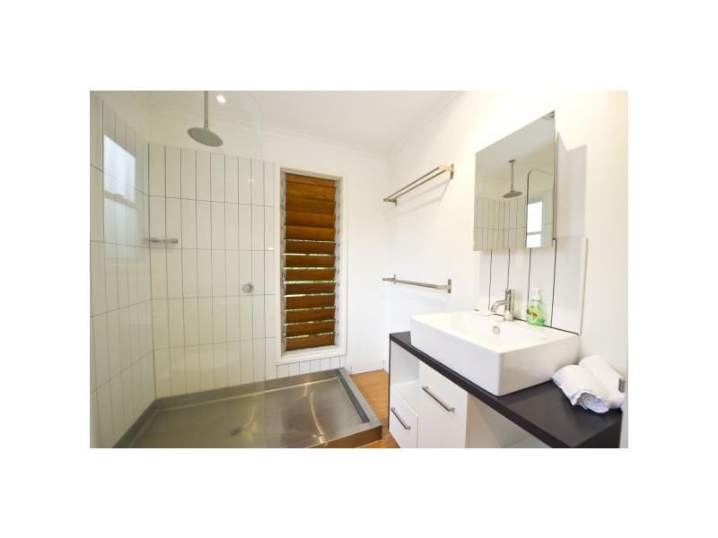 18 Yates Street, Nelly Bay, Magnetic Island QLD 4819