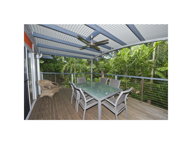 18 Yates Street, Nelly Bay, Magnetic Island QLD 4819