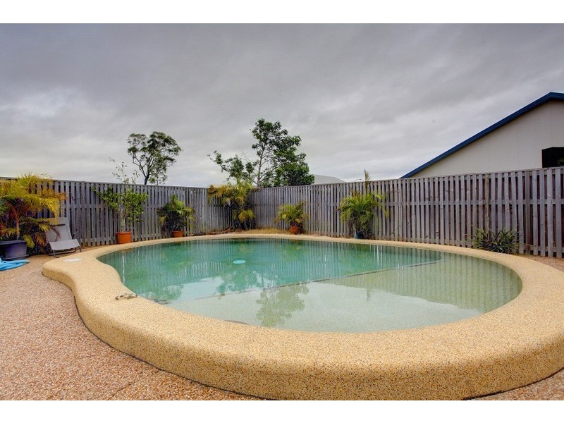 33 Mendi Drive, Bushland Beach QLD 4818