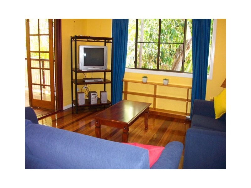 8 Appian Way, Arcadia, Magnetic Island QLD 4819