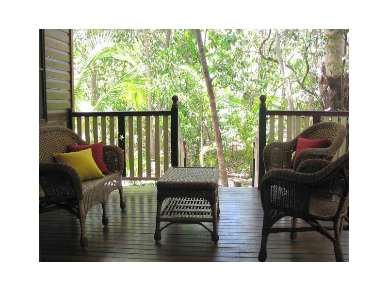 8 Appian Way, Arcadia, Magnetic Island QLD 4819