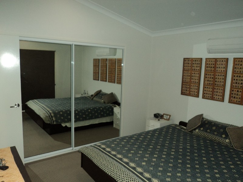 1-2/52A Philp Street, Hermit Park QLD 4812