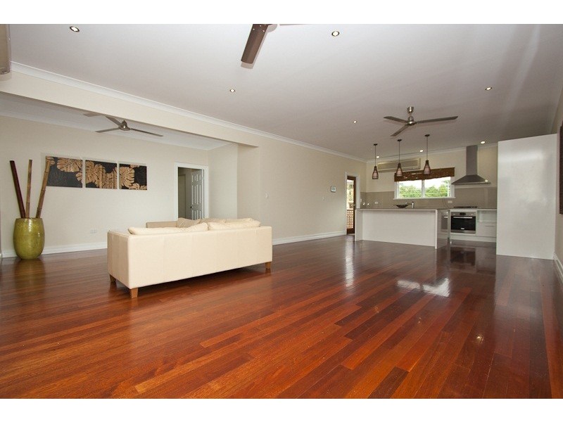 16  Hayes Street, North Ward QLD 4810