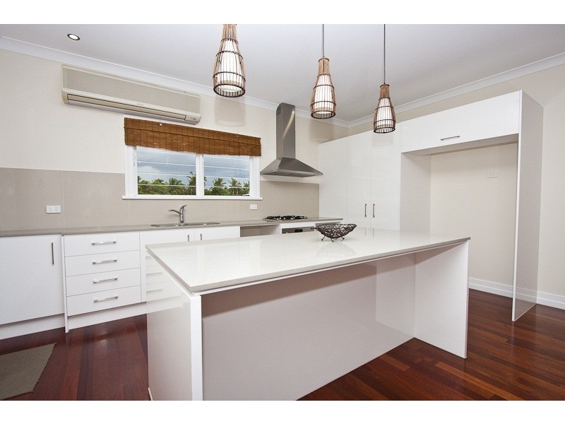 16  Hayes Street, North Ward QLD 4810