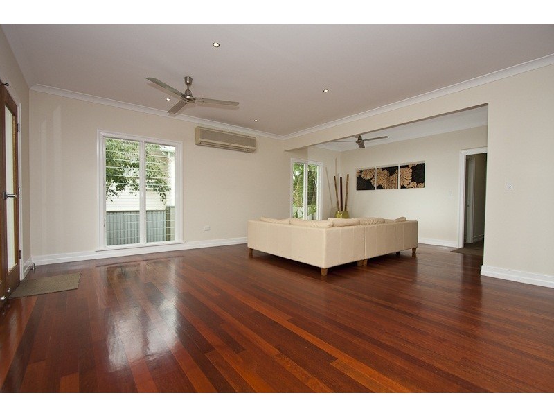 16  Hayes Street, North Ward QLD 4810