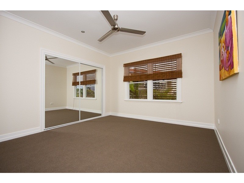 16  Hayes Street, North Ward QLD 4810