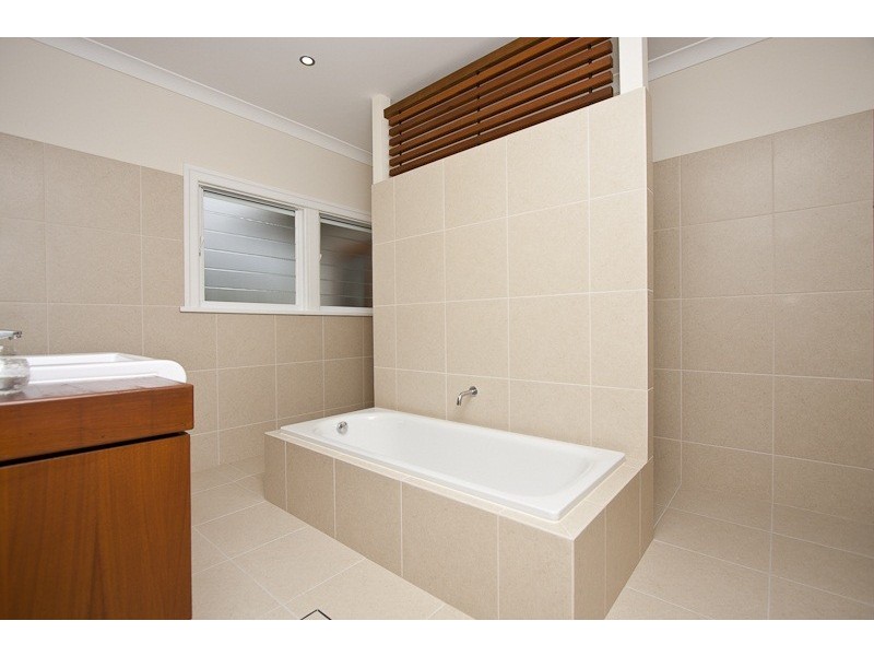 16  Hayes Street, North Ward QLD 4810