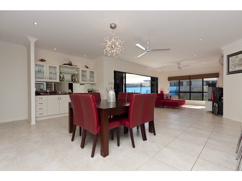 3 Waterfront Parade, Idalia QLD 4811