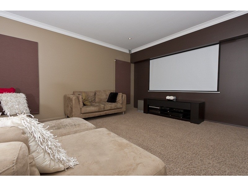 3 Waterfront Parade, Idalia QLD 4811