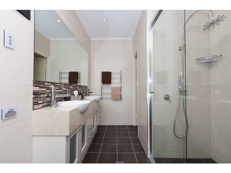 3 Waterfront Parade, Idalia QLD 4811