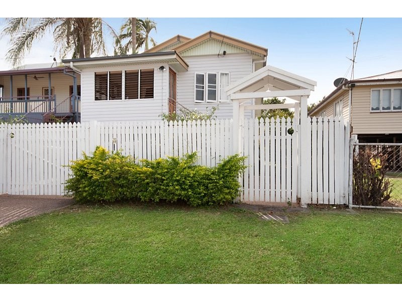 17 Seventh Street, Railway Estate QLD 4810