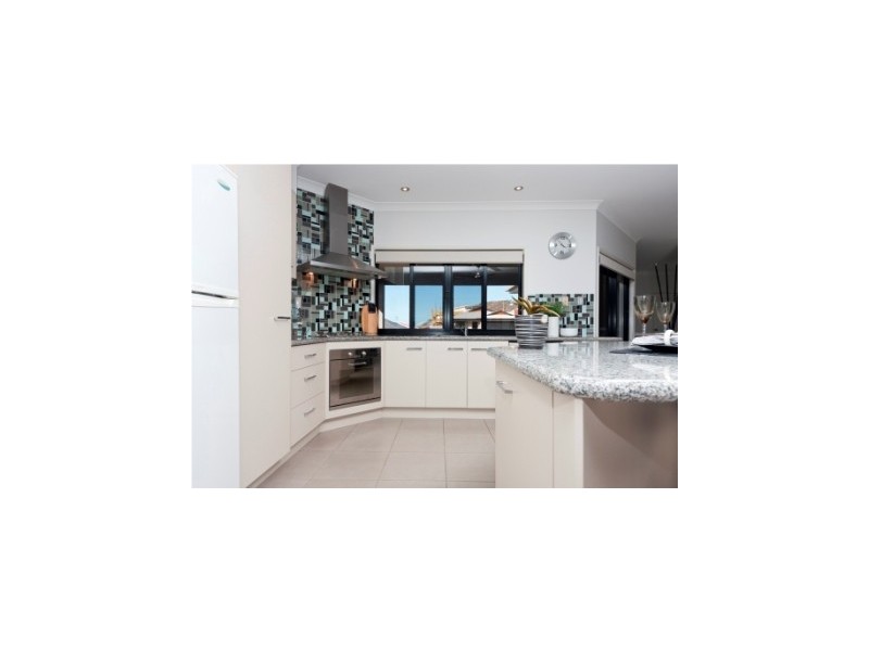 12 Cromwell Court, Mount Louisa QLD 4814