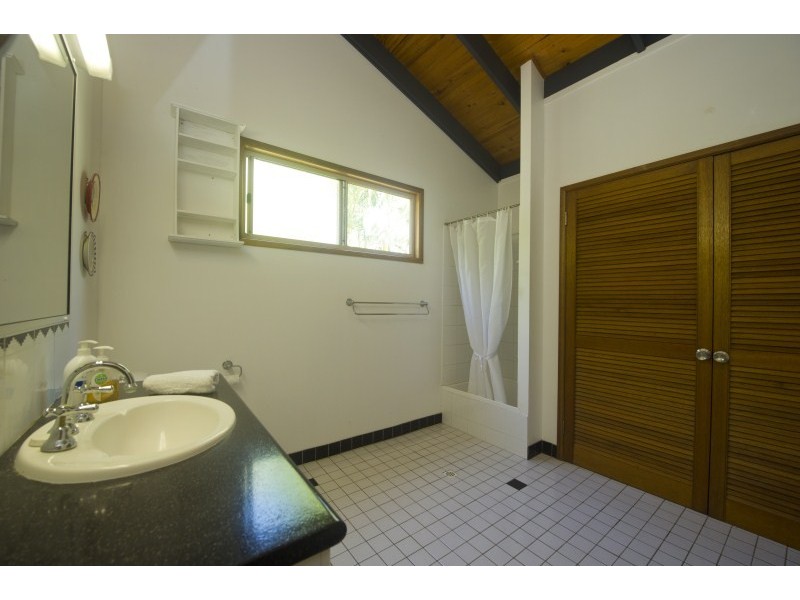 4 Rintoul Court HORSESHOE BAY, Magnetic Island QLD 4819