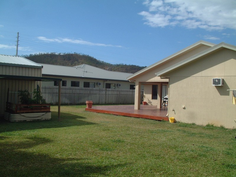 99 Thorn Street, Mount Louisa QLD 4814