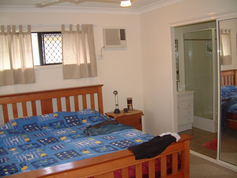 99 Thorn Street, Mount Louisa QLD 4814