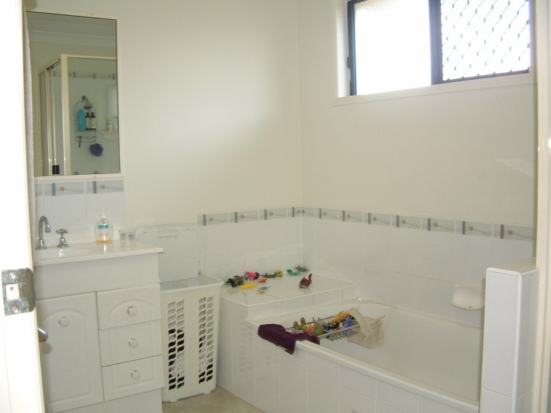 99 Thorn Street, Mount Louisa QLD 4814