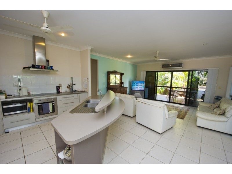33 Yates Street NELLY BAY, Magnetic Island QLD 4819