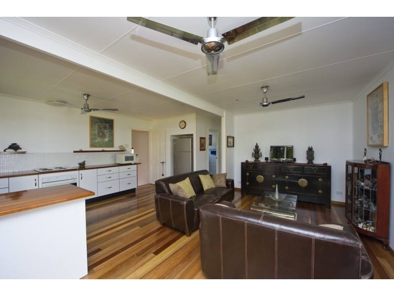 4 Birt Street Picnic Bay, Magnetic Island QLD 4819