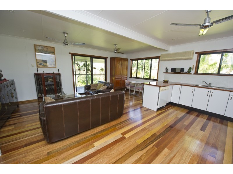 4 Birt Street Picnic Bay, Magnetic Island QLD 4819