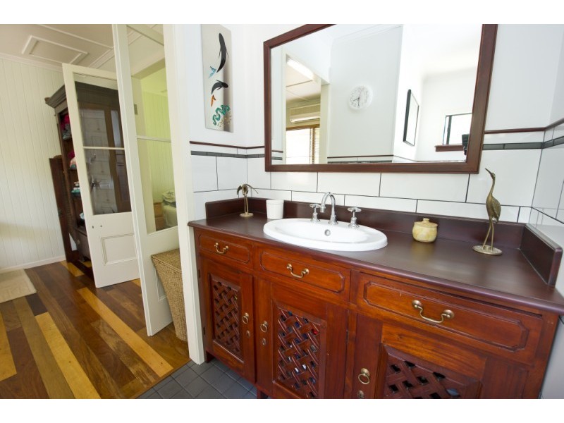 4 Birt Street Picnic Bay, Magnetic Island QLD 4819