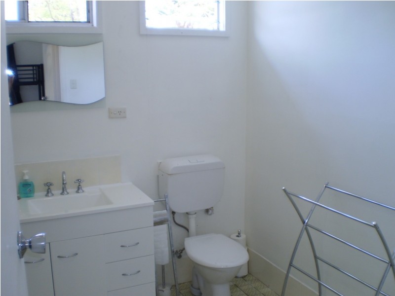 47 Wansfell St Picnic Bay, Magnetic Island QLD 4819