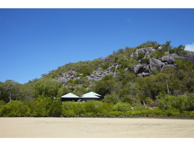 12 Henry Lawson Street HORSESHOE BAY, Magnetic Island QLD 4819
