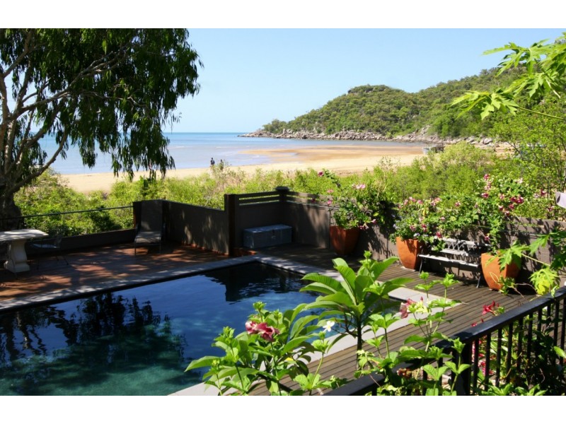 12 Henry Lawson Street HORSESHOE BAY, Magnetic Island QLD 4819