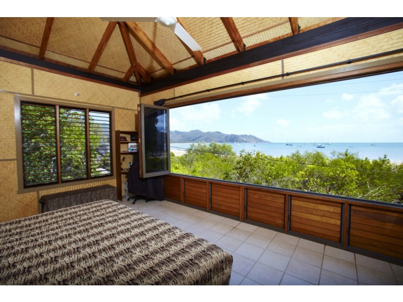 12 Henry Lawson Street HORSESHOE BAY, Magnetic Island QLD 4819
