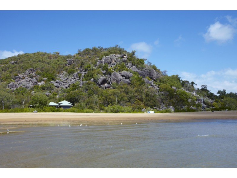12 Henry Lawson Street HORSESHOE BAY, Magnetic Island QLD 4819