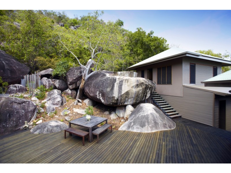 12 Henry Lawson Street HORSESHOE BAY, Magnetic Island QLD 4819