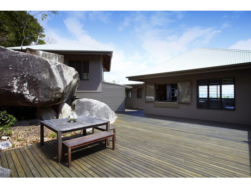 12 Henry Lawson Street HORSESHOE BAY, Magnetic Island QLD 4819