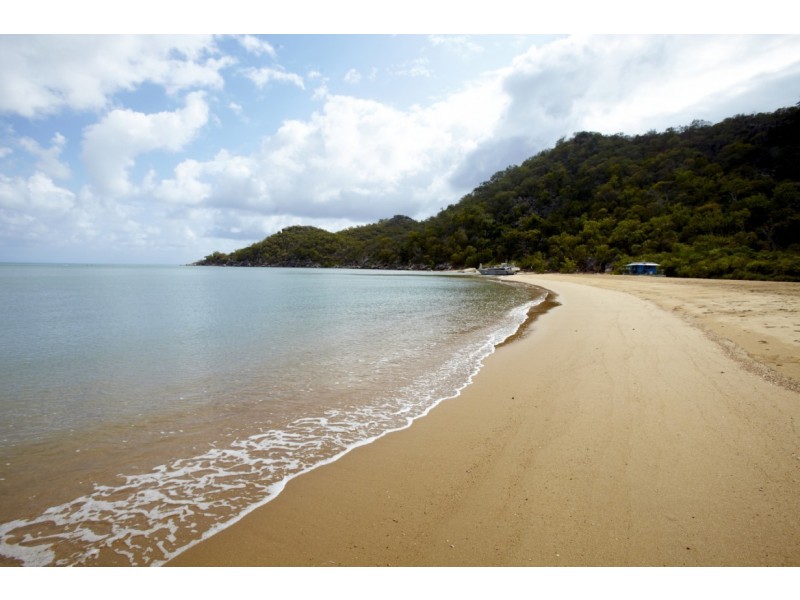 12 Henry Lawson Street HORSESHOE BAY, Magnetic Island QLD 4819