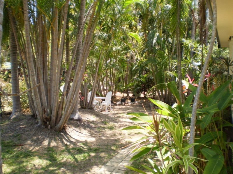 25 Yates Street  Nelly Bay, Magnetic Island QLD 4819