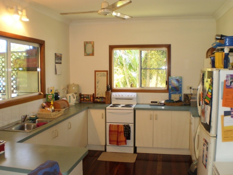 25 Yates Street  Nelly Bay, Magnetic Island QLD 4819
